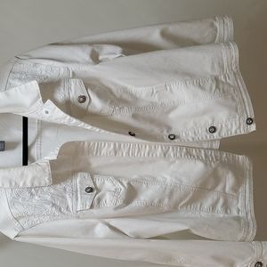 Size 22/24 women's white jacket with crystal buttons. 30$
